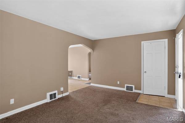 2049 Coleridge DR, St Louis, MO 63136