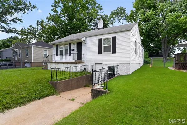 2049 Coleridge DR, St Louis, MO 63136