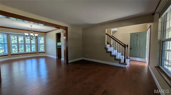 809 Barklage CT, St Peters, MO 63376