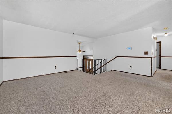 31 Buckingham DR, Washington, MO 63090