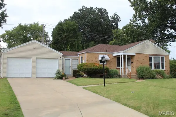 2835 Darwin CT, Bel-nor, MO 63121