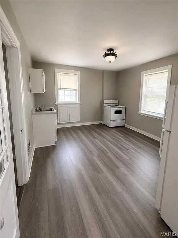 3676 Montana ST, St Louis, MO 63116