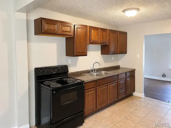 9802 Dennis DR, Riverview, MO 63136