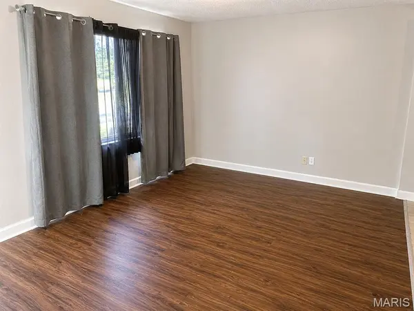 9802 Dennis DR, Riverview, MO 63136