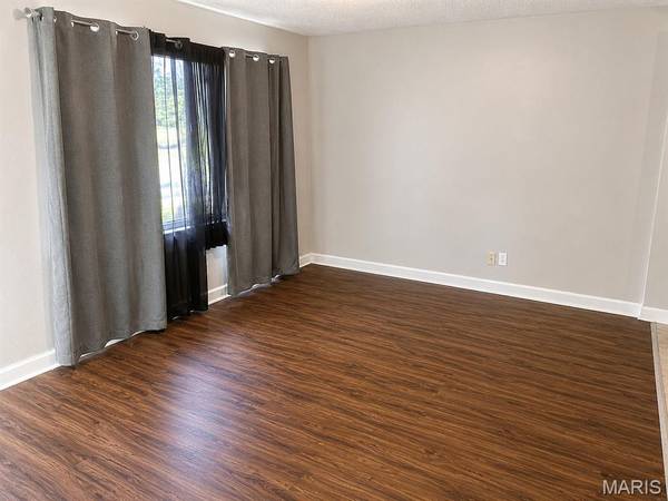 9802 Dennis DR, Riverview, MO 63136