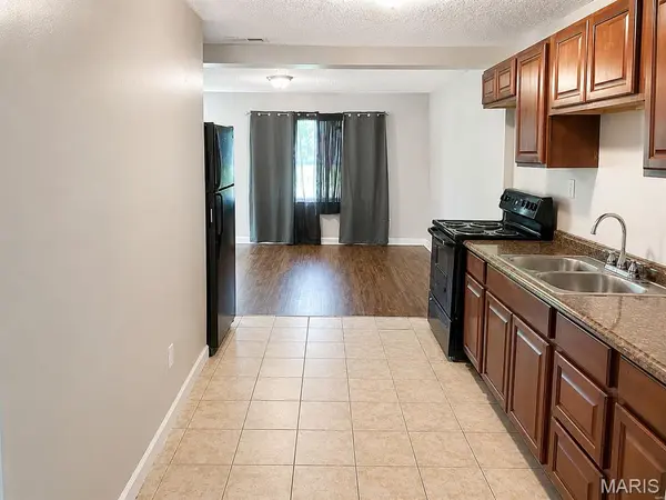 9802 Dennis DR, Riverview, MO 63136