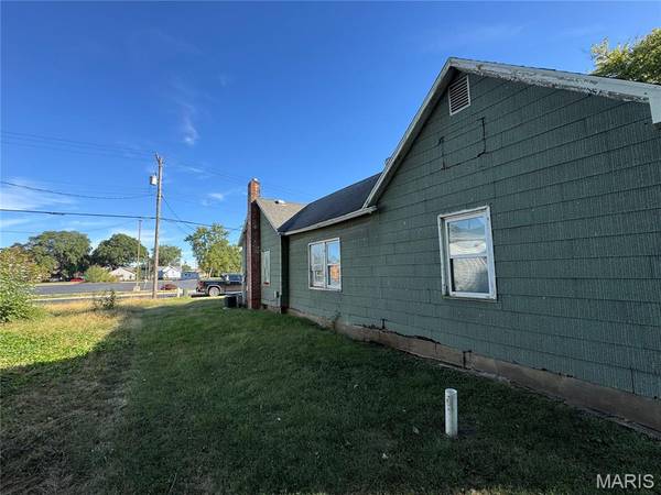 204 E Columbia ST, Litchfield, IL 62056