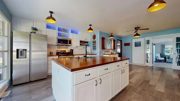 42W701 Star LN, Sugar Grove, IL 60554