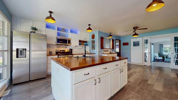 42W701 Star LN, Sugar Grove, IL 60554