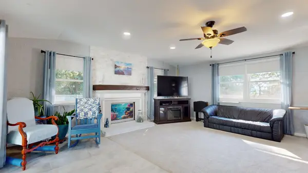 42W701 Star LN, Sugar Grove, IL 60554