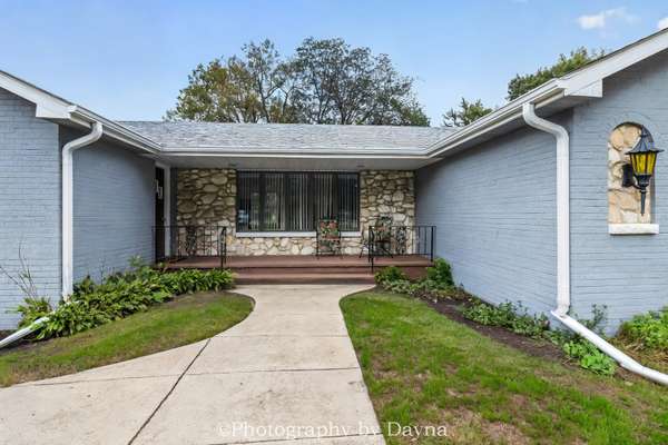 1930 Bittersweet DR, St. Anne, IL 60964