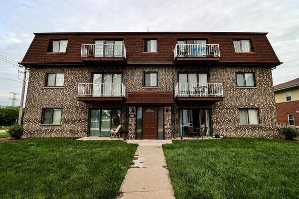 1595 Floyd Brown LN #1A, Glendale Heights, IL 60139