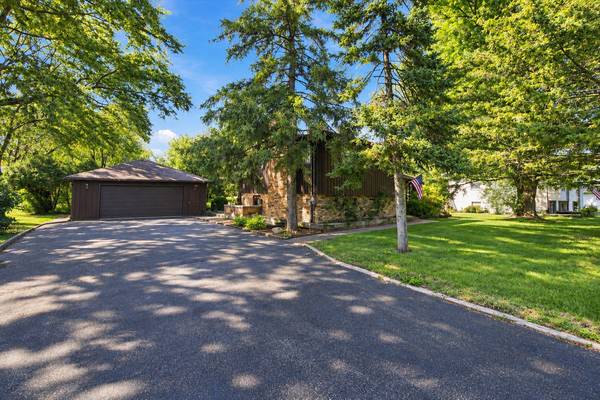 11S534 Lemont RD, Lemont, IL 60439