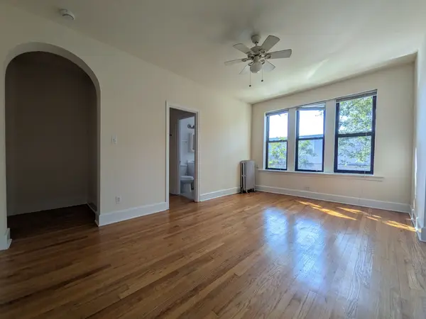 2704 N Sawyer AVE #210, Chicago, IL 60647