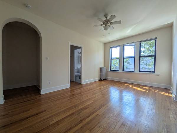 2704 N Sawyer AVE #210, Chicago, IL 60647