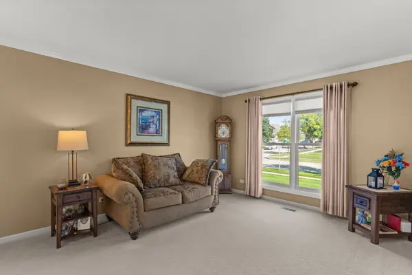 1460 Prairie Crossing DR, West Chicago, IL 60185