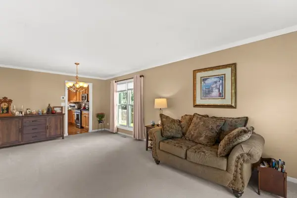 1460 Prairie Crossing DR, West Chicago, IL 60185