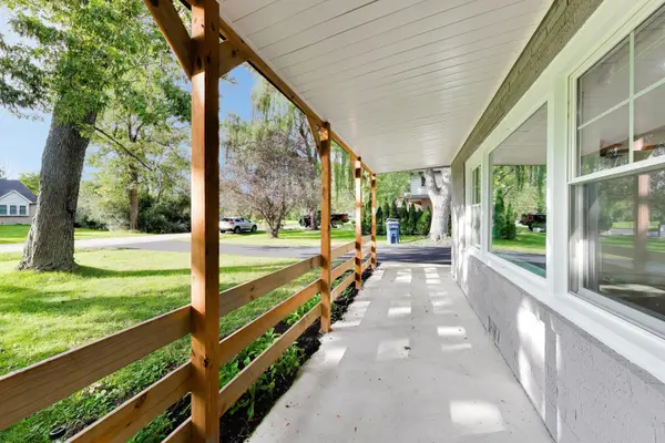 48 N Pleasant RD, Lake Zurich, IL 60047