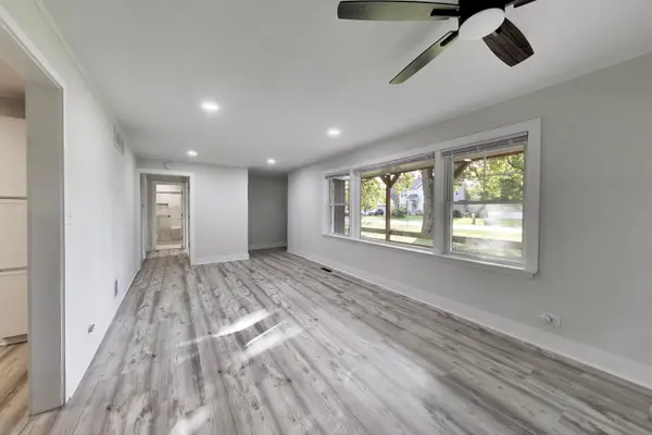 48 N Pleasant RD, Lake Zurich, IL 60047