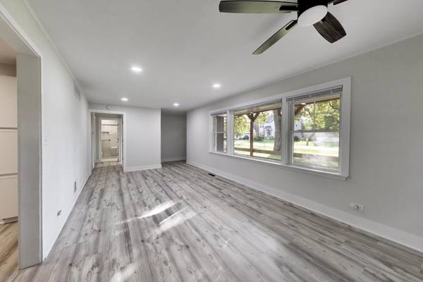 48 N Pleasant RD, Lake Zurich, IL 60047