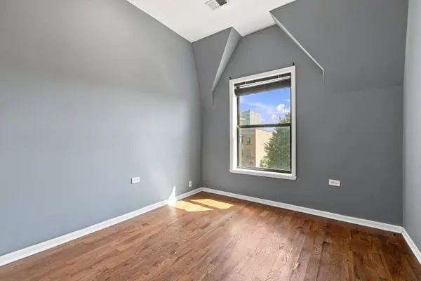 4834 S Prairie AVE #3, Chicago, IL 60615