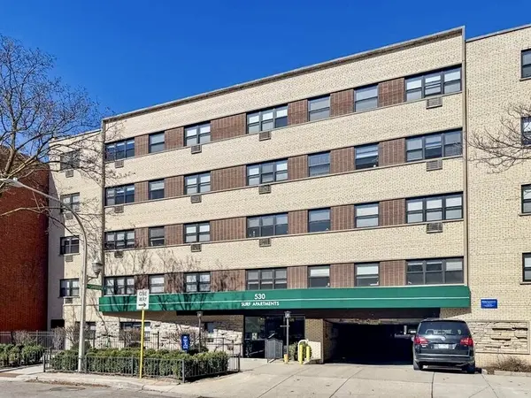 530 W Surf ST #203, Chicago, IL 60657
