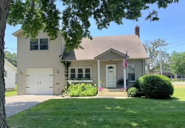 215 East ST, Decorah, IA 52101
