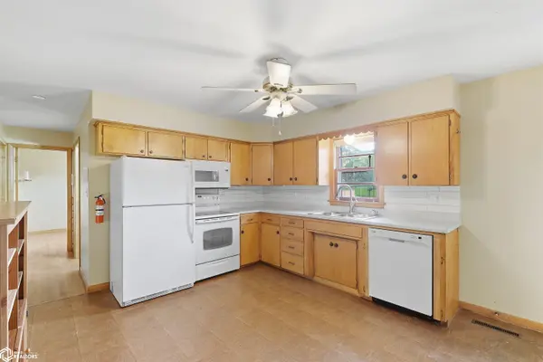 306 4th St, Gladbrook, IA 50635