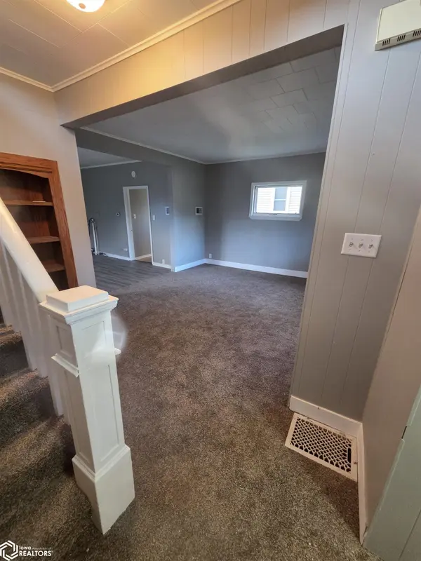 807 6th ST, Grundy Center, IA 50638
