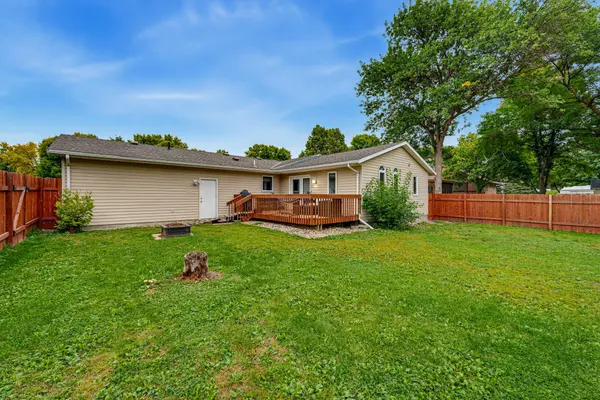 512 Abby LN, Glencoe, MN 55336