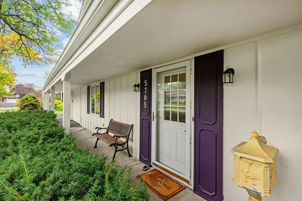5705 Lois LN, Edina, MN 55439
