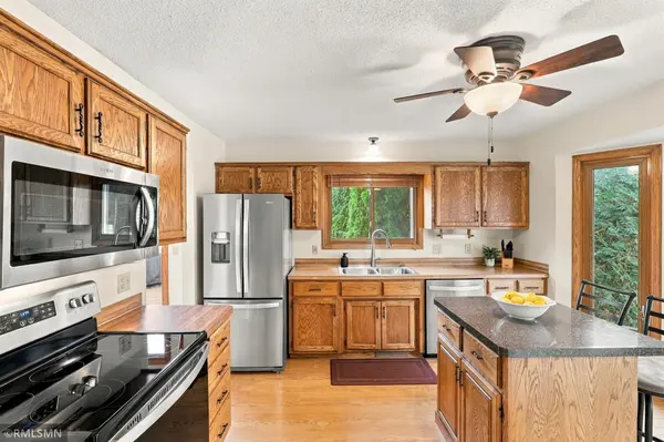 720 Sierra TRL, Chanhassen, MN 55317
