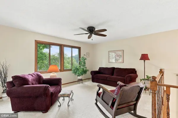 720 Sierra TRL, Chanhassen, MN 55317
