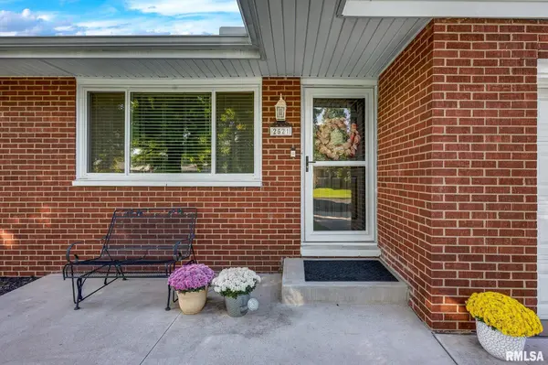 2521 S Daycor DV, Peoria, IL 61607