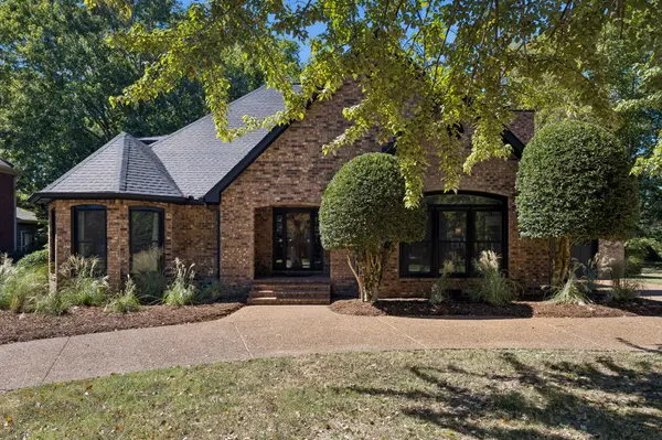 224 Pebble Glen Dr, Franklin, TN 37064