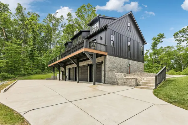 7650 Chipmunk Ln, Nashville, TN 37221