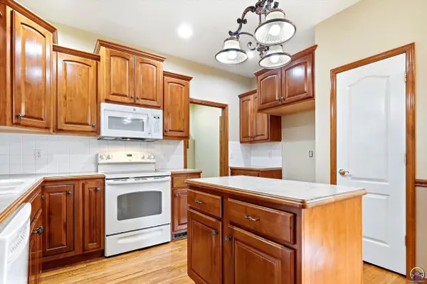 6313 SW Monarch CT, Topeka, KS 66610
