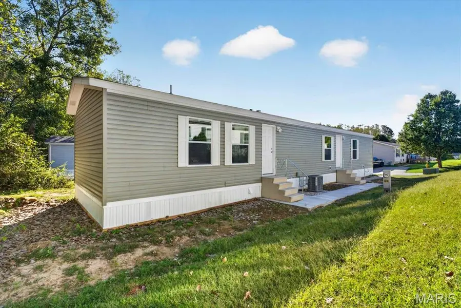 181 woodland Trails DR, Collinsville, IL 62234