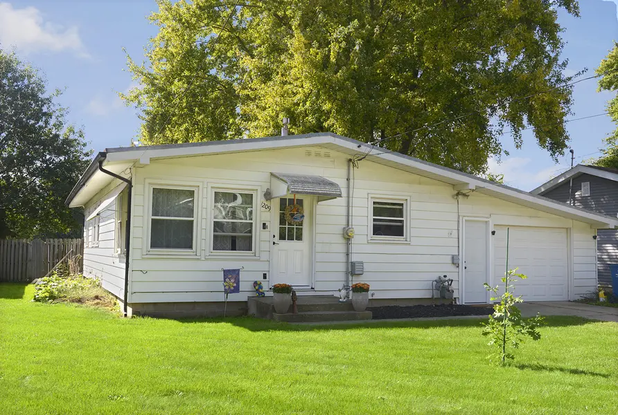 1209 Retz DR, Ottawa, IL 61350