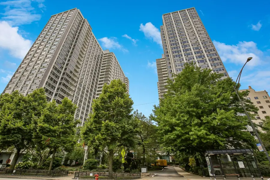 4250 N Marine DR #2210, Chicago, IL 60613