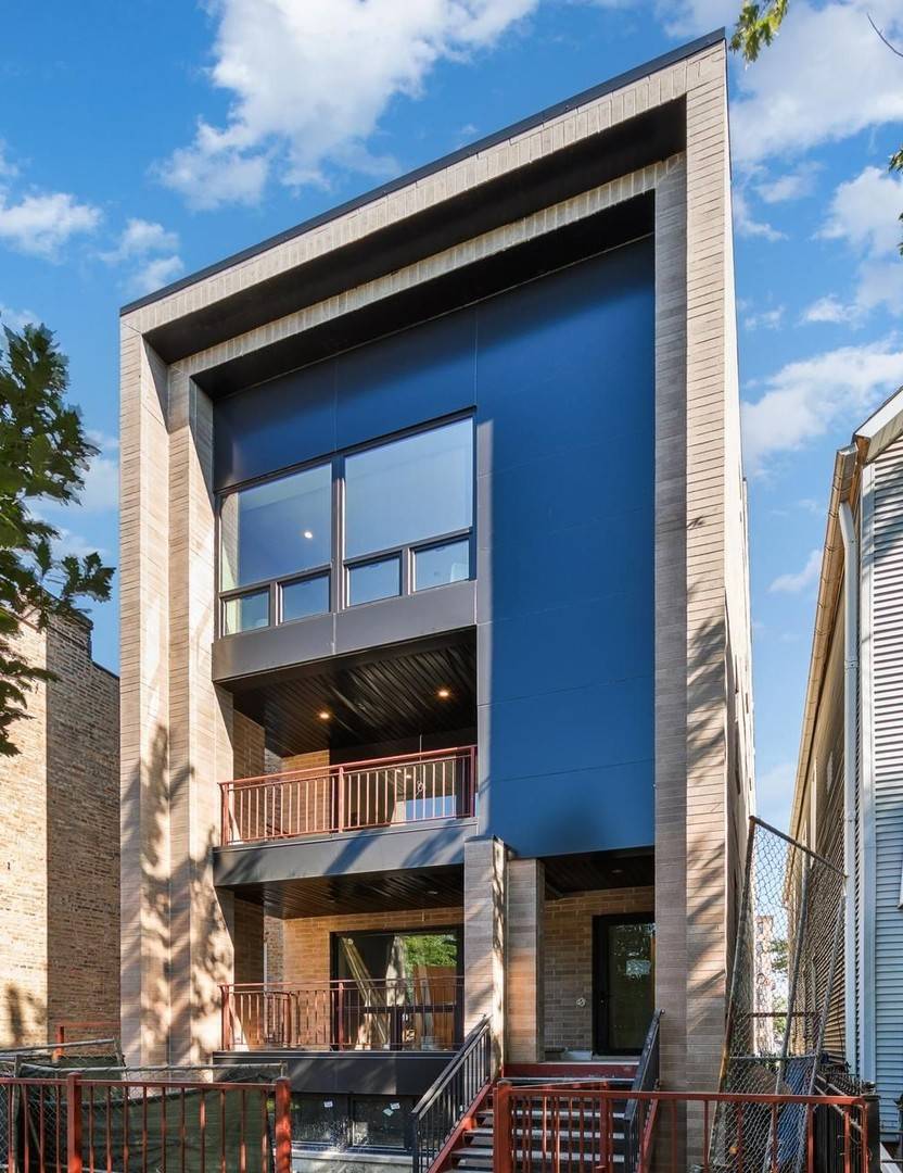 1821 N Kimball AVE #1F, Chicago, IL 60647