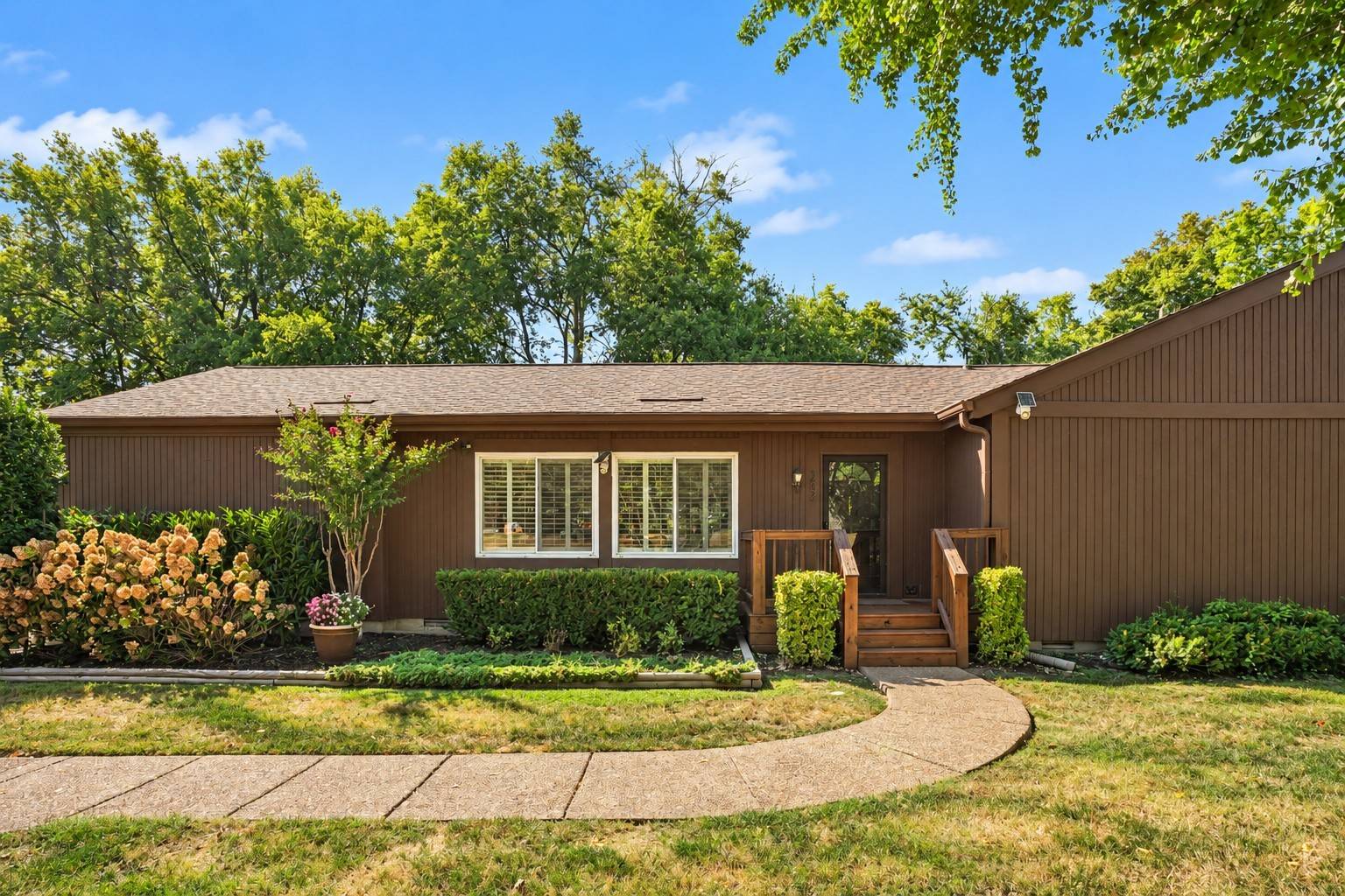 562 Doral Country Dr, Nashville, TN 37221