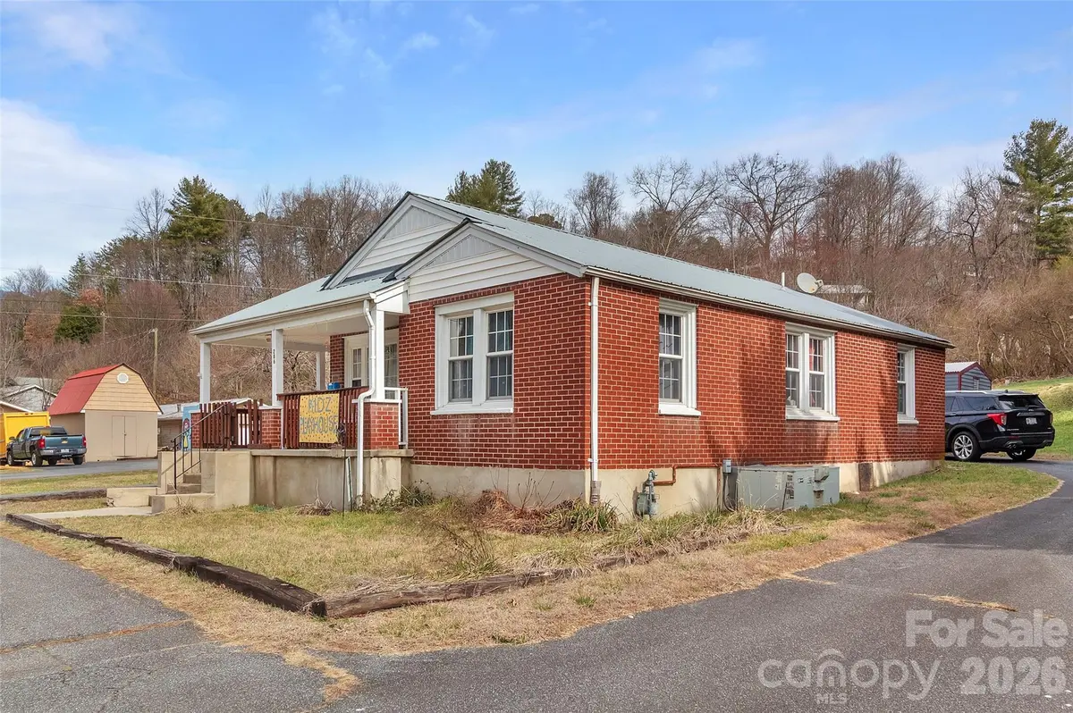 286 Skyland DR, Sylva, NC 28779
