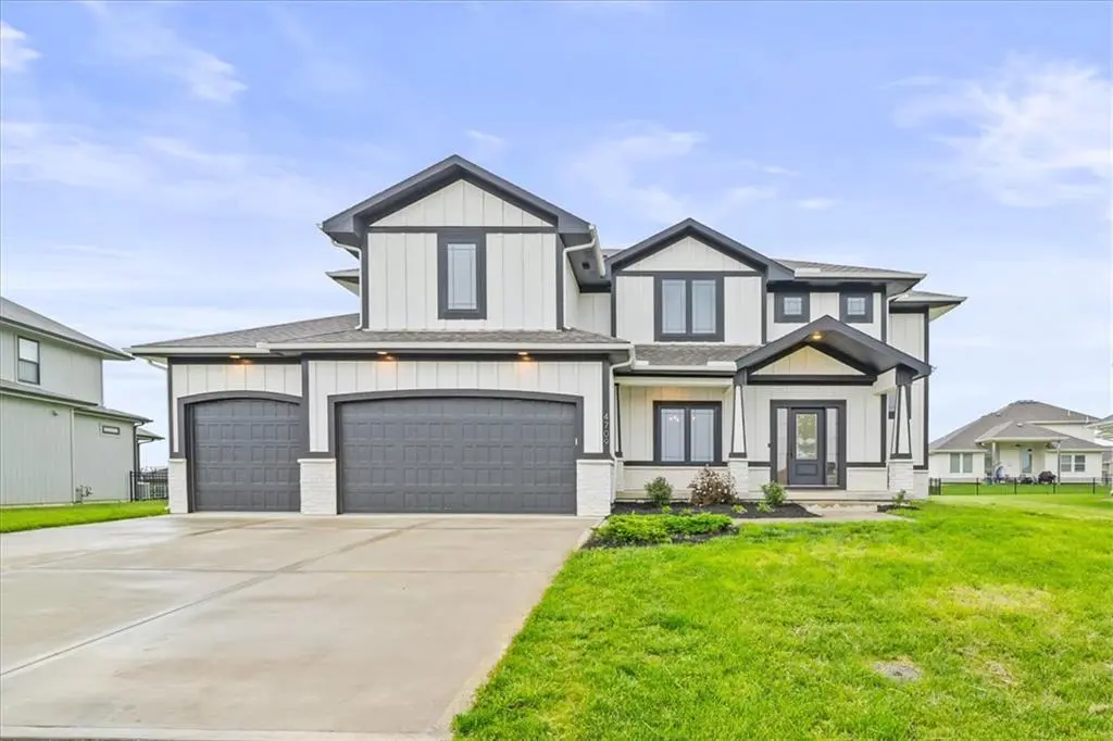 4709 NE Freehold DR, Lee's Summit, MO 64064