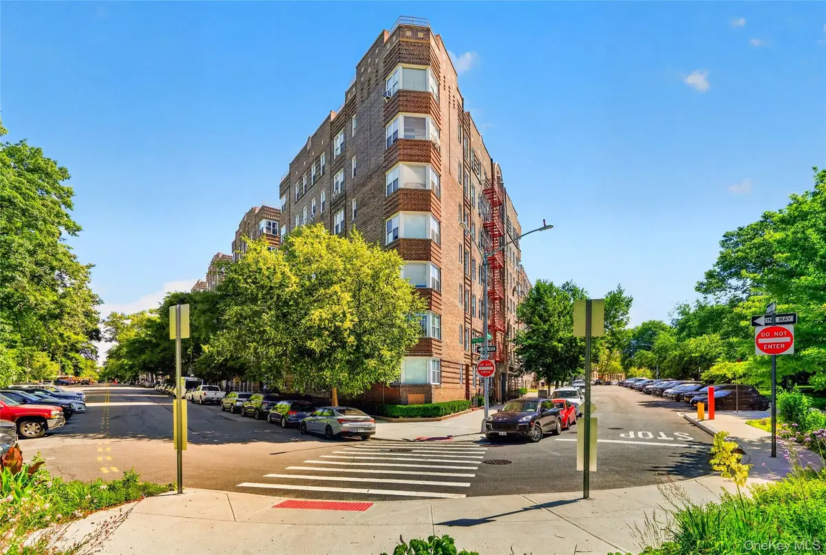 601 Pelham Pkwy #315, Bronx, NY 10467