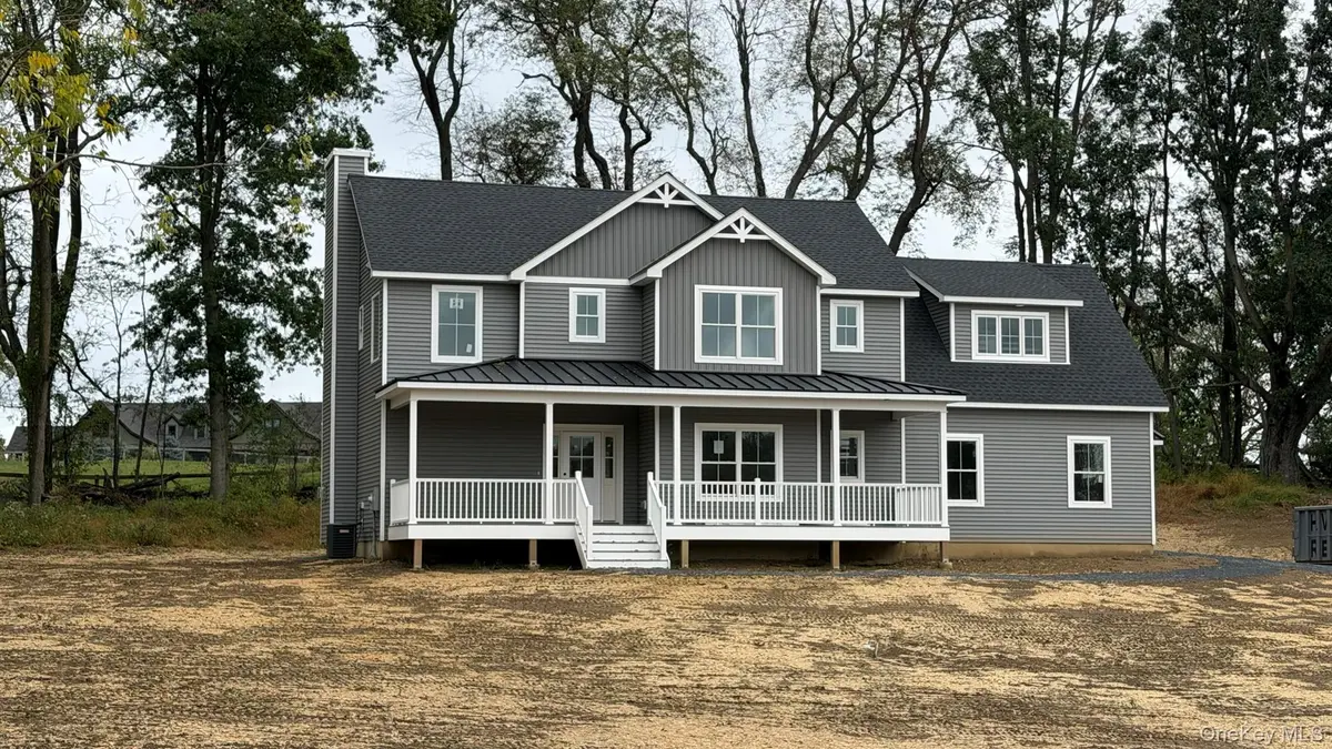 17 Sunset LN, New Hampton, NY 10958