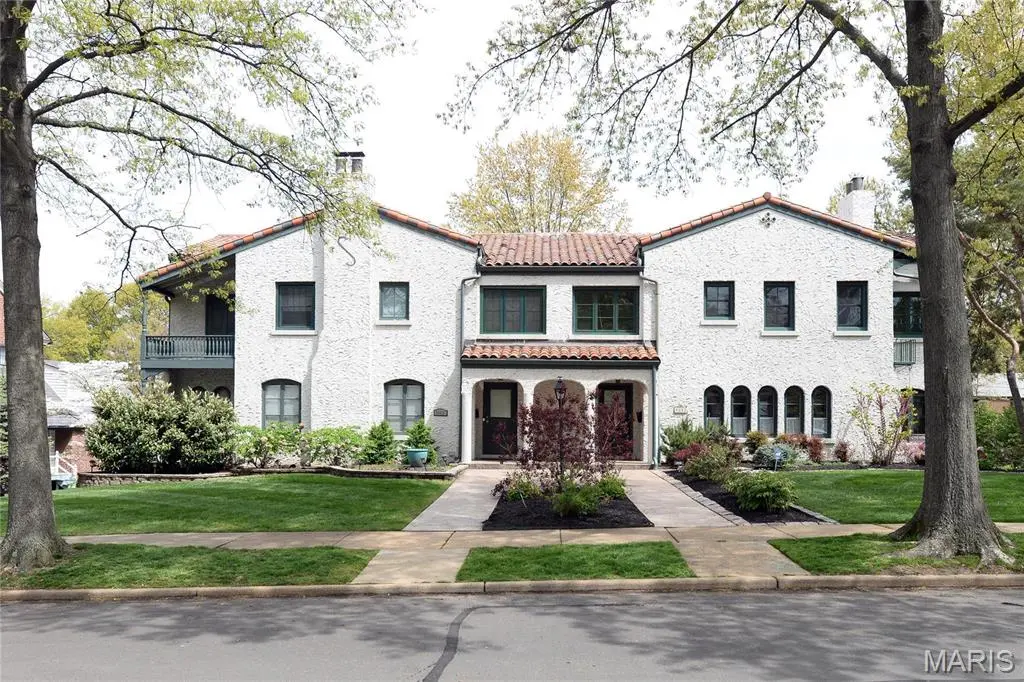8045 Watkins, St Louis, MO 63105