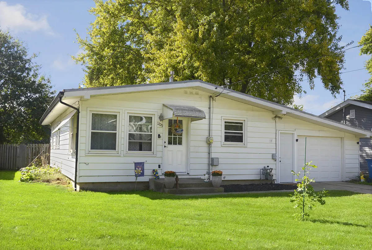 1209 Retz DR, Ottawa, IL 61350