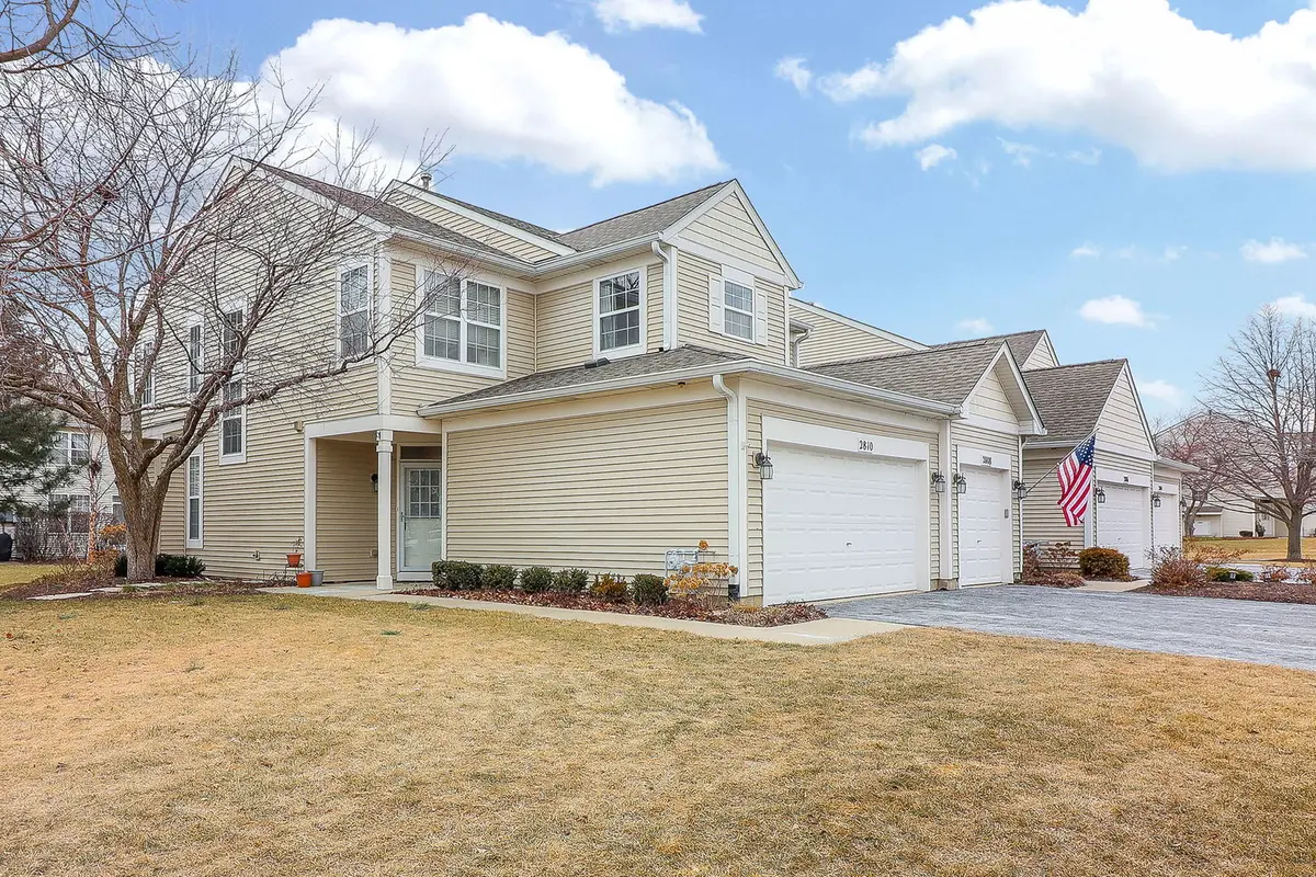 2810 White Thorn CIR, Naperville, IL 60564