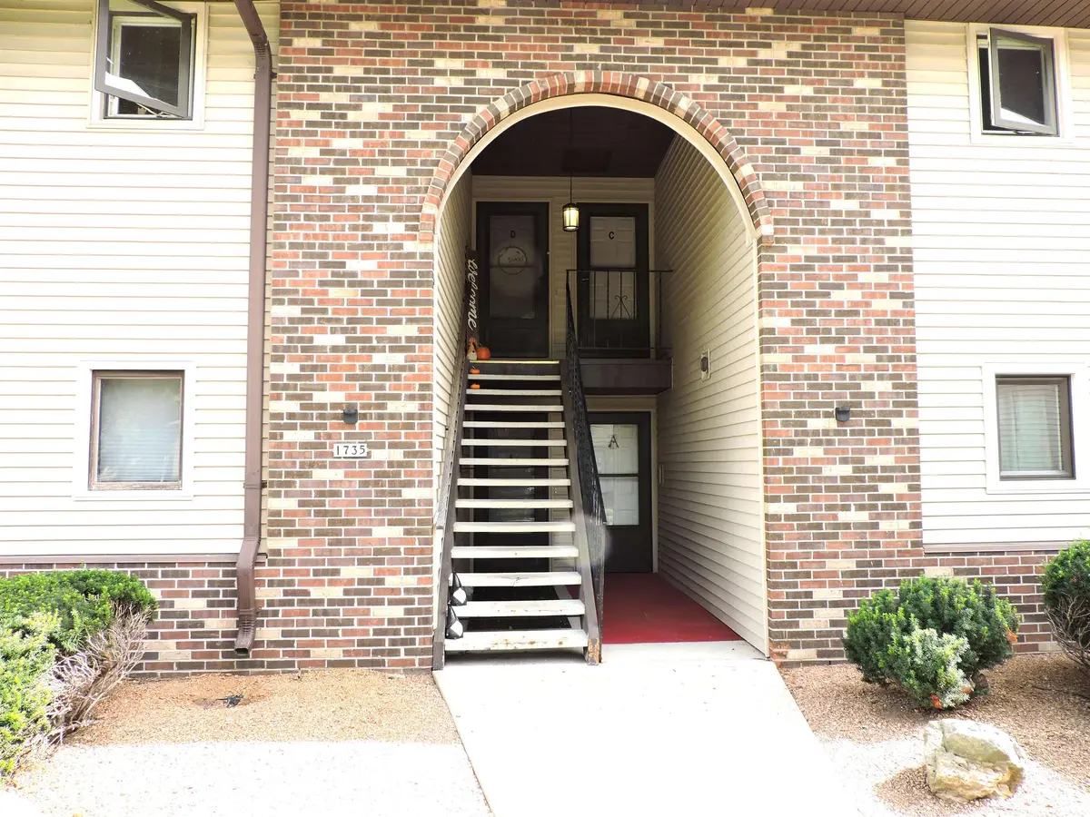1735 MARICOPA DR #A, Oshkosh, WI 54904